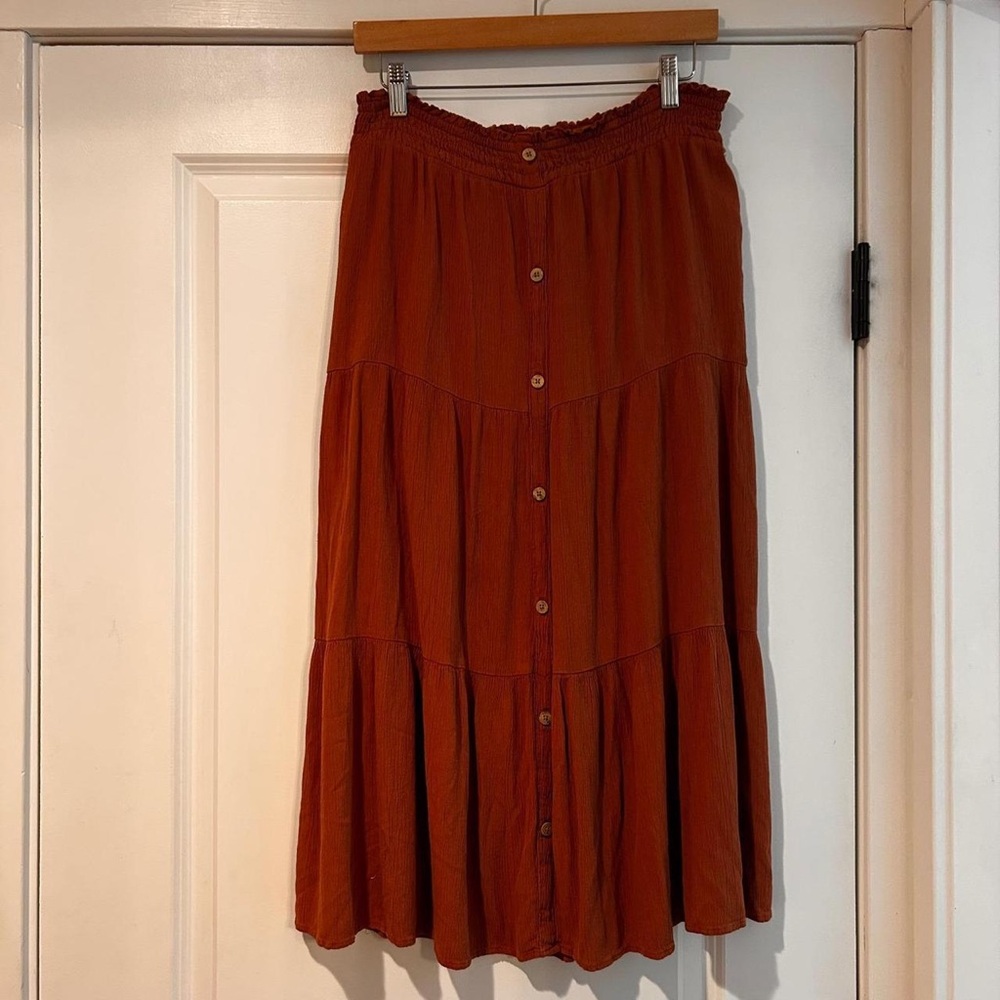 Soffe Button-Front Tiered Maxi Skirt in Rust